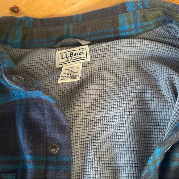LL Bean thermal lined Blue and Gray Plaid Men's Jacket/Flannel size M - Picture 3 of 9